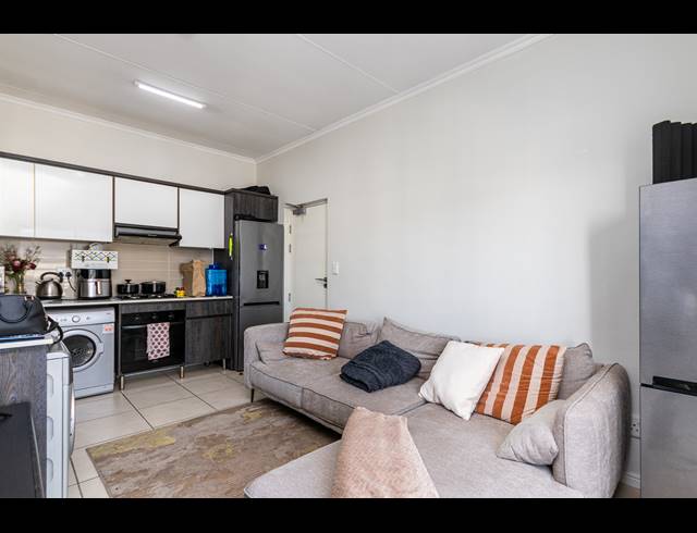 1 BEDROOM APARTMENT FOR SALE IN SANDOWN